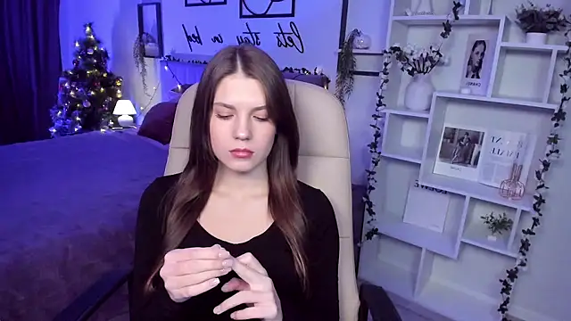 Snapshot of BellaSweetHeart chatting on December 23, 1:03 pm BellaSweetHeart online show from December 23, 1:03 pm