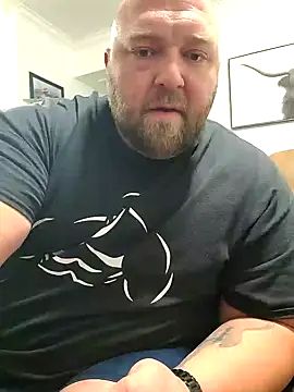 Snapshot of Strong_Bear89 chatting on December 9, 6:01 am Strong Bear89 online show from December 9, 6:01 am