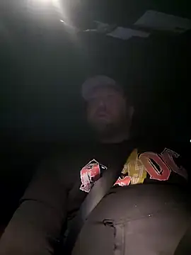 Snapshot of Strong_Bear89 chatting on January 14, 12:33 am Strong Bear89 online show from January 14, 12:33 am