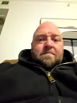 Snapshot of Strong_Bear89 chatting on February 11, 1:51 pm Strong Bear89 online show from February 11, 1:51 pm