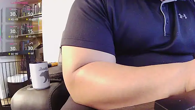 Snapshot of Strong_Bear89 chatting on October 2, 2:13 pm Strong Bear89 online show from October 2, 2:13 pm