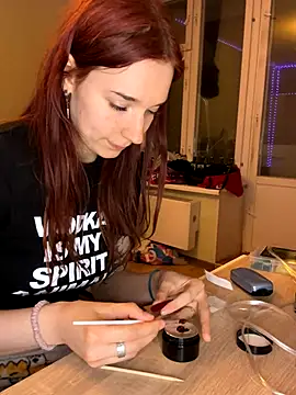 Shirley Thomas online show from September 14, 8:30 pm