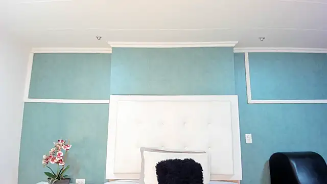 Khenta Michells online show from September 20, 10:49 am