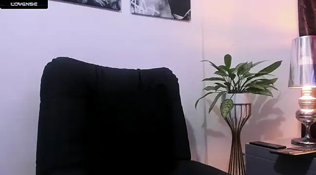 CruzVega online show from February 18, 10:03 pm