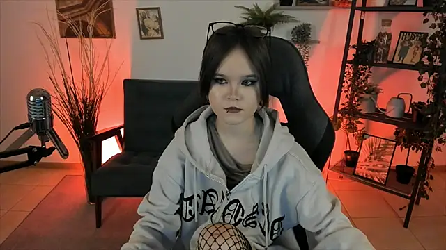 Elainebeness online show from December 1, 8:42 pm