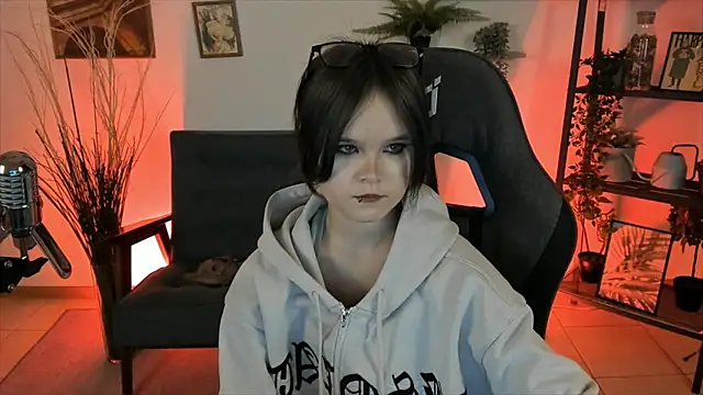 Elainebeness online show from December 1, 11:47 pm