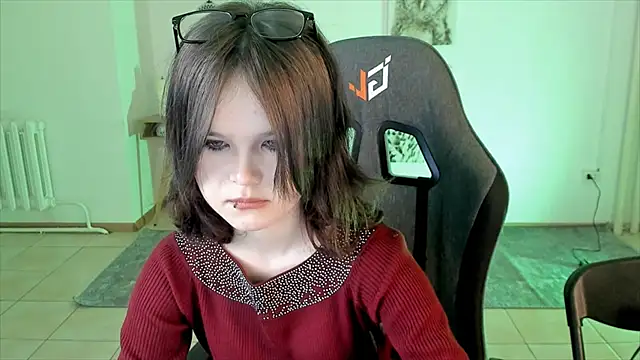 Elainebeness online show from December 4, 5:27 am