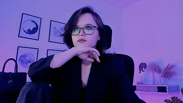 Elainebeness online show from December 17, 7:37 pm