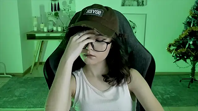 Elainebeness online show from December 19, 8:55 pm