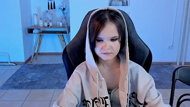 Elainebeness online show from February 5, 1:47 am