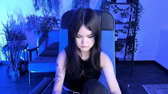 Elainebeness online show from December 2, 8:15 pm