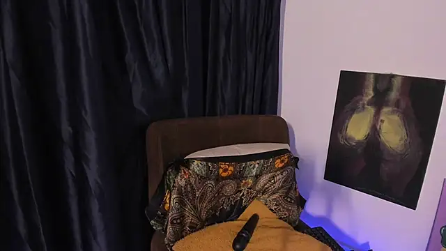 Snapshot of badsombra chatting on October 6, 4:26 pm badsombra online show from October 6, 4:26 pm