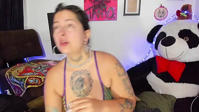 Snapshot of badsombra chatting on October 27, 2:54 pm badsombra online show from October 27, 2:54 pm