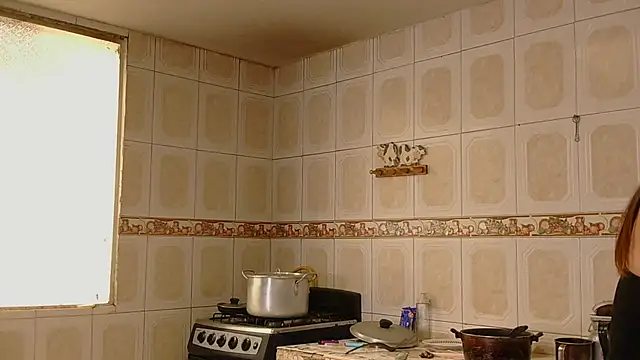 Snapshot of Miss_oliviaa chatting on December 29, 8:26 pm Miss oliviaa online show from December 29, 8:26 pm