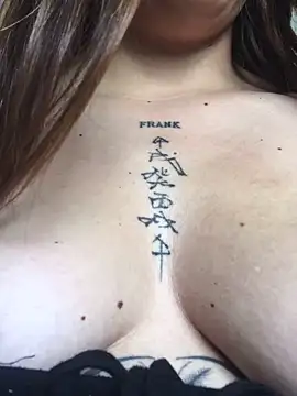 Snapshot of Miss_oliviaa chatting on December 30, 3:46 pm Miss oliviaa online show from December 30, 3:46 pm