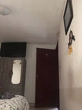 Snapshot of Miss_oliviaa chatting on February 20, 12:36 pm Miss oliviaa online show from February 20, 12:36 pm