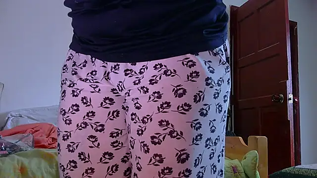 Snapshot of Miss_oliviaa chatting on February 23, 7:07 pm Miss oliviaa online show from February 23, 7:07 pm