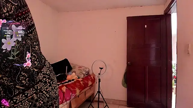 Snapshot of Miss_oliviaa chatting on October 18, 1:56 pm Miss oliviaa online show from October 18, 1:56 pm