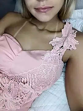 fofinhaa12 online show from February 5, 1:11 pm