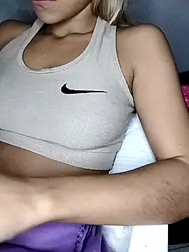 fofinhaa12 online show from March 22, 10:06 am