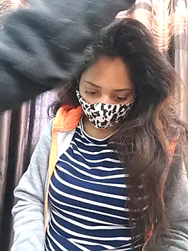 bigtitsqueen online show from January 13, 5:44 am