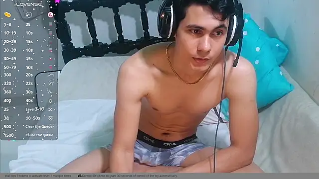 Snapshot of alexispaez457062 chatting on December 19, 11:25 pm alexispaez457062 online show from December 19, 11:25 pm