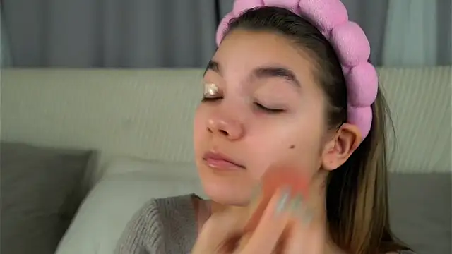 VeronaAppleberry online show from October 22, 11:32 am