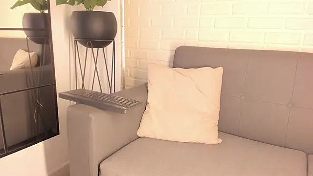 karina gomez 18 online show from February 18, 3:21 am