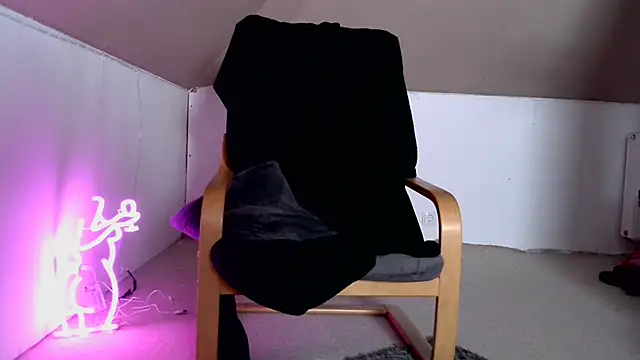 Snapshot of SonjaPrivat69_ chatting on March 6, 6:26 pm SonjaPrivat69 online show from March 6, 6:26 pm