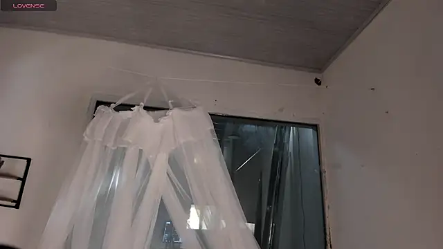 cutiepeach online show from October 3, 8:17 pm