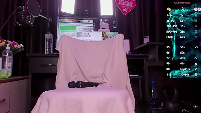 Snapshot of Raissa_sky26 chatting on January 9, 2:33 am Raissa sky26 online show from January 9, 2:33 am