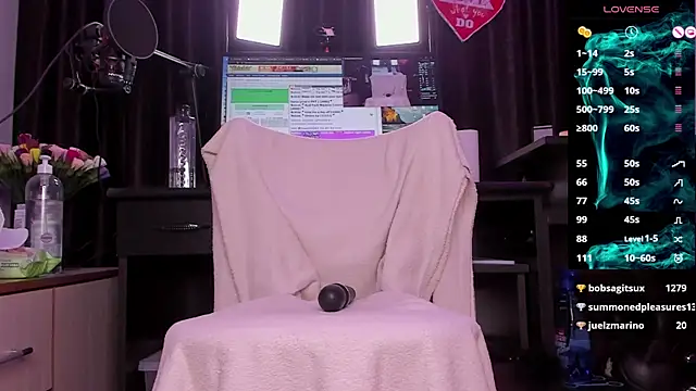 Snapshot of Raissa_sky26 chatting on January 11, 8:43 am Raissa sky26 online show from January 11, 8:43 am