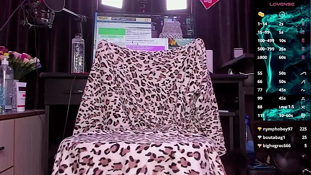 Snapshot of Raissa_sky26 chatting on January 19, 8:39 am Raissa sky26 online show from January 19, 8:39 am