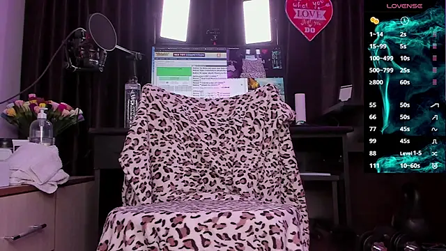 Snapshot of Raissa_sky26 chatting on February 12, 3:40 am Raissa sky26 online show from February 12, 3:40 am