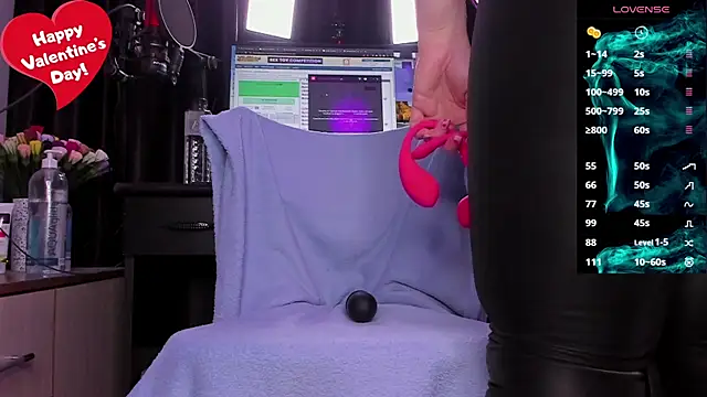 Snapshot of Raissa_sky26 chatting on February 15, 3:42 am Raissa sky26 online show from February 15, 3:42 am