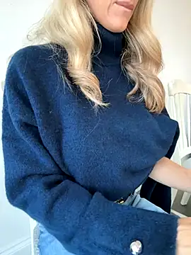 mollywilde online show from November 24, 8:47 am