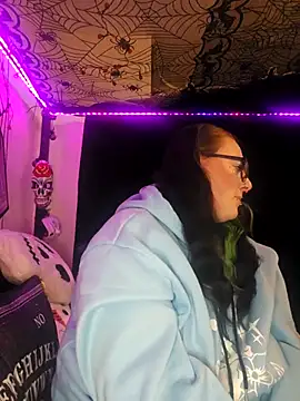 Snapshot of Bunny_Cummings chatting on November 11, 11:49 pm Bunny Cummings online show from November 11, 11:49 pm