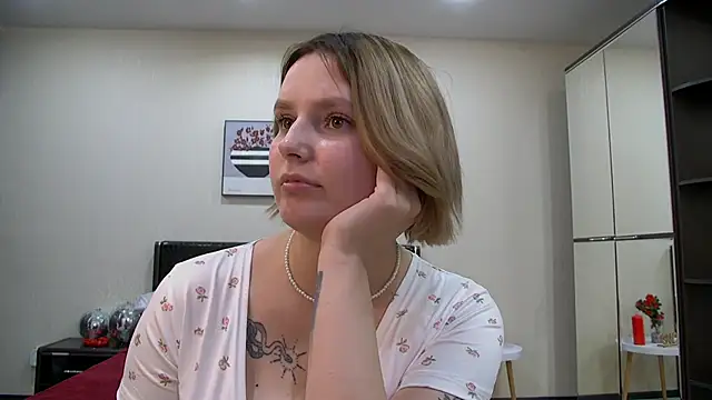 DianeMills online show from January 23, 1:19 am