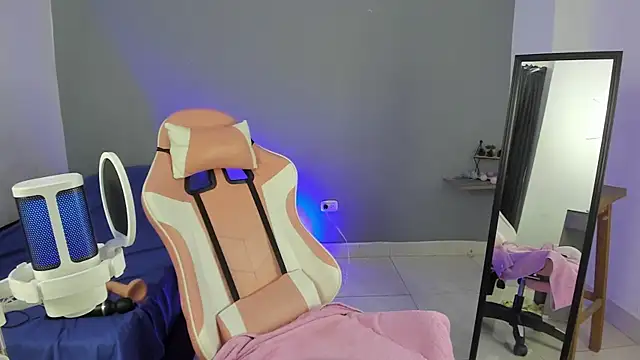 nicol jone1 online show from January 28, 10:23 am