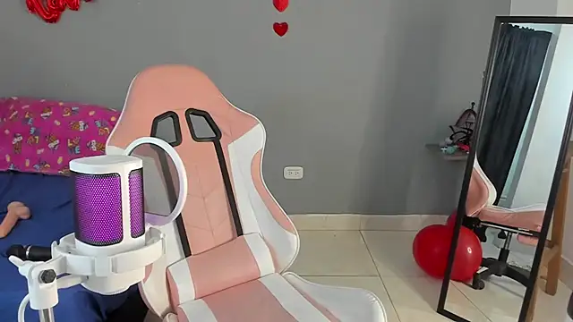 nicol jone1 online show from February 13, 10:12 am