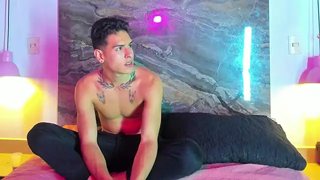 Snapshot of Couplehot__1 chatting on January 10, 4:12 am Couplehot 1 online show from January 10, 4:12 am