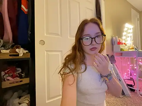 gingerbabe18 online show from February 7, 1:36 am