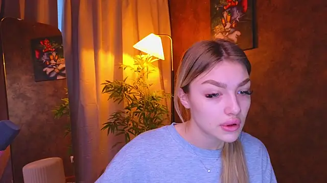 Ella Milla online show from January 7, 5:22 am