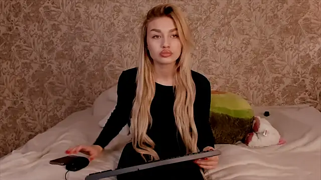 Ella Milla online show from March 11, 10:18 am