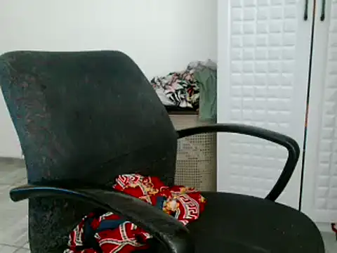 Hugetittiesxx2 online show from February 14, 1:34 am