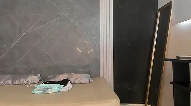 YummyDuooo online show from February 6, 1:32 pm