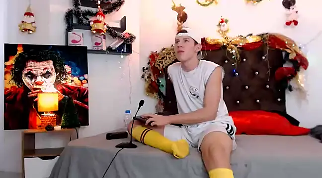 flowers18 online show from December 14, 9:24 pm