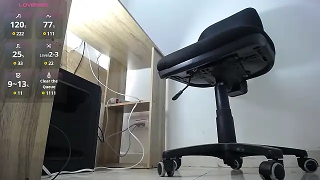 aprhillove online show from December 19, 4:02 am