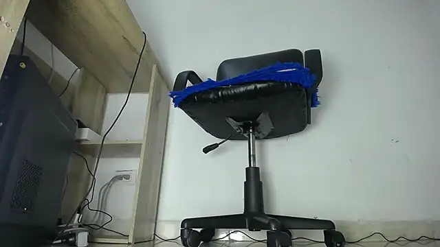 aprhillove online show from February 7, 10:52 pm