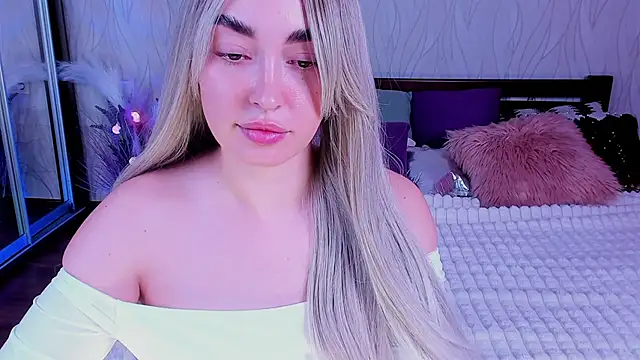 Snapshot of Miss_Elia chatting on December 21, 8:21 pm Miss Elia online show from December 21, 8:21 pm